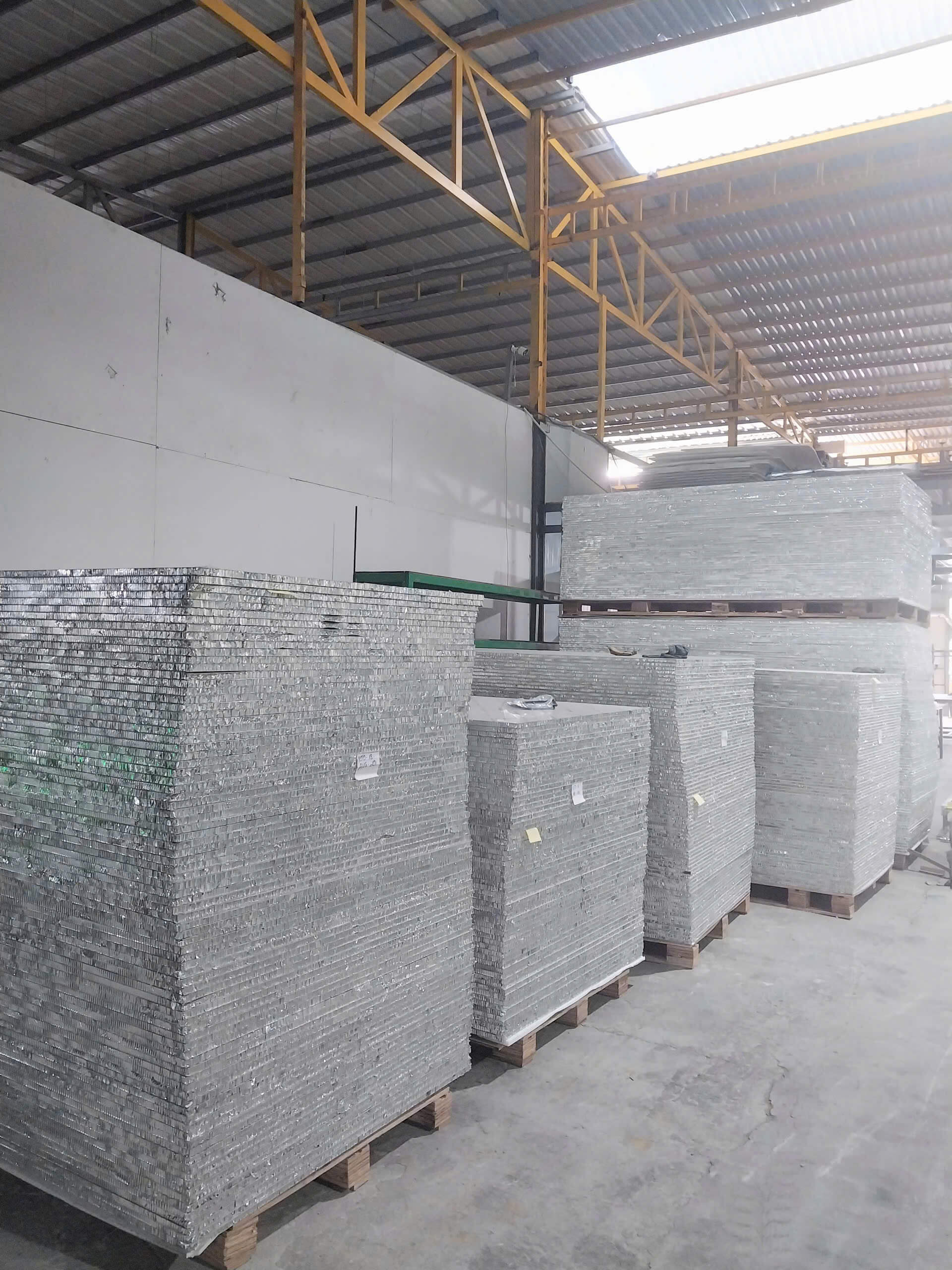 Xưởng sản xuất nội thất nhôm tổ ong Alo House