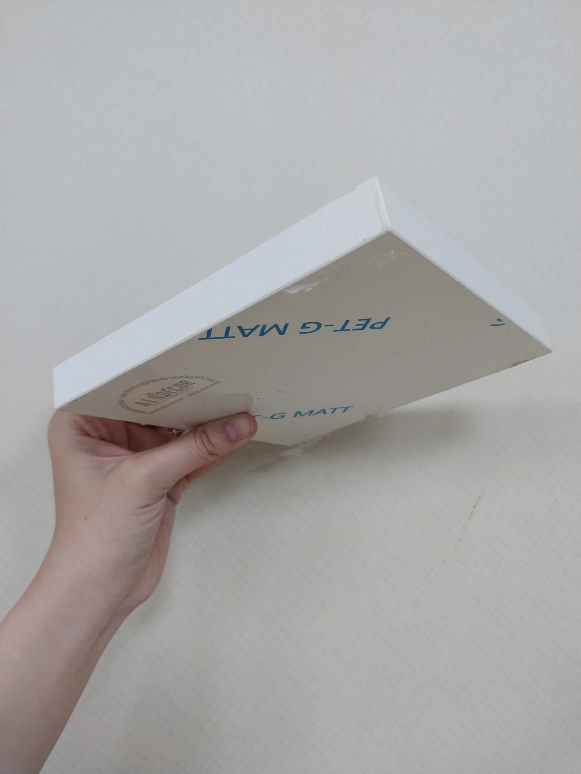 Mẫu tấm nhôm tổ ong cán film PETG của Alo House